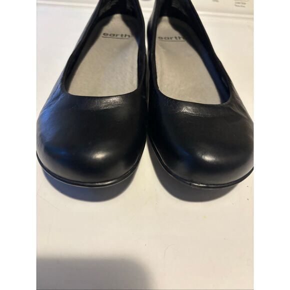 earth Black Leather Flats - Picture 2 of 6